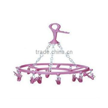 plastic hanger with clips