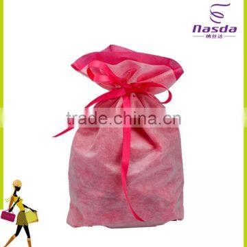 red nonwoven gift bag for wedding with Bunch of pocket