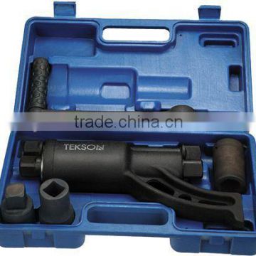 labor saving wrench for turck use