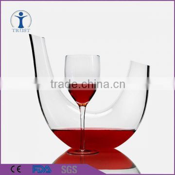 2016 hot sale fancy hand made high quality clear ox horn shaped glass decanter                        
                                                Quality Choice