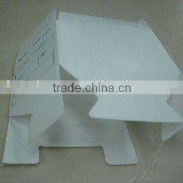 Folding white coroplast boxes