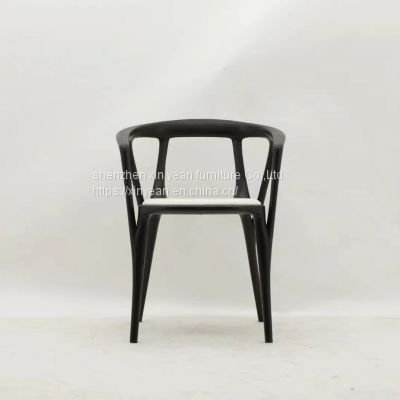 Savanna armchair with great sensuality carved in wood