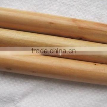 Varnished Wooden Broom Handle With High Quality for Egypt market (contact@kego.com.vn)