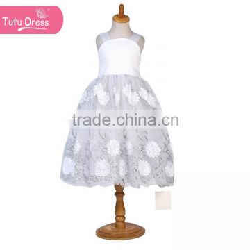 The white color and elegant girl dress lovely wedding girl tutu dress