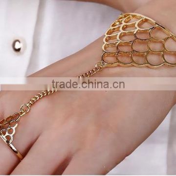 Latest Gold Bracelets jewelry designs ~ All Fashion Tipz | Latest Pakistani  Fashion Collection | Bracelet designs, Gold jewelry fashion, Hand chain  jewelry
