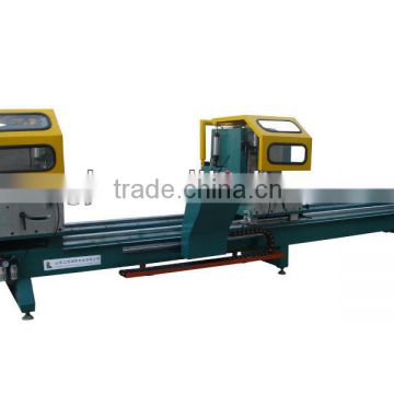 Double-head precision cutting saw for aluminum door and window
