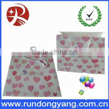 environmental good look coloured paper bag with handles for gifts