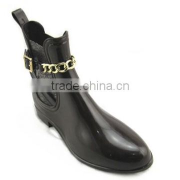 PVC Women Welcomely Rain Boots With Fashionable Design