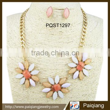 Stylish colorful acrylic flower bib chunky chain necklace and earrings jewelry sets