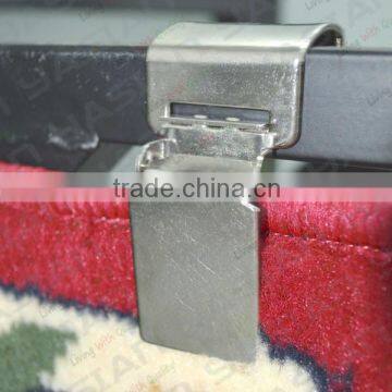 Decorative metal hanging clips for carpet