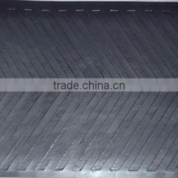 2016 large angle hot sale pattern conveyor belt with cleat and best price