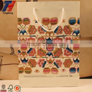 Custom exquisite and low price shopping bags with handles wholesale