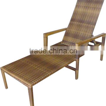 leisure wicker lounge sunbed in 3.0 round nature bown wicker it is so so hot and it is used for restaurant and hotel