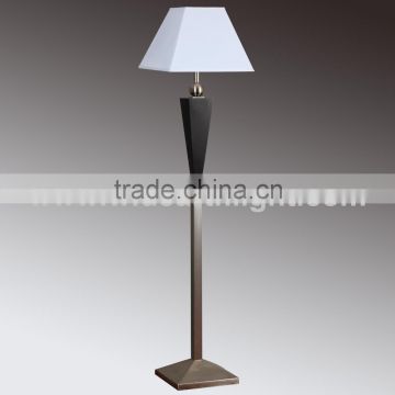 UL CUL Listed Brushed Nickel Floor Standing Lamps With White Fabric Shade For Hotel Room F20022