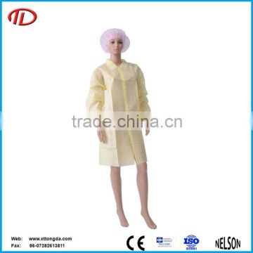 laboratory non woven pp yellow isolation medical disposable gown
