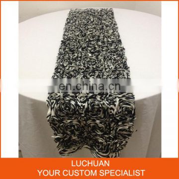 High Quality Fancy Black And White Rosette Heat-resistant Table Runner
