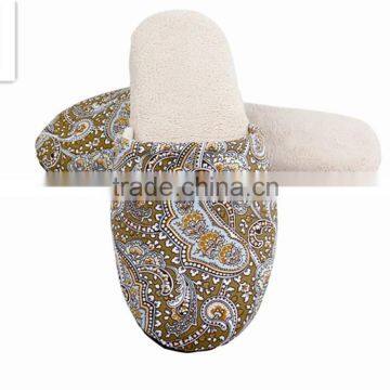 2015 new design printed cotton fabric slippers with soft sole hotel and home slippers