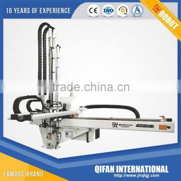 Industrial robot arm for injection molding machine below 300T