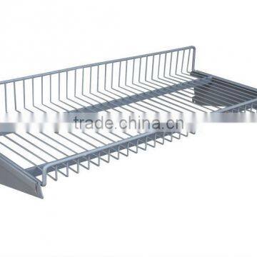 Wire layer shelf with brackets