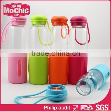Mochic customize logo 360ML/500ML borosilicate glass water bottle with heat-resistant colorful silicone sleeve for travel