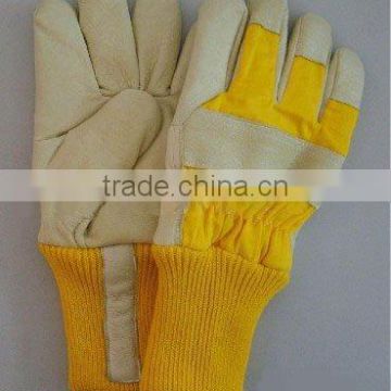 Yellow pig grain working glove