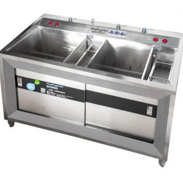 Automatic Sprinkling Vegetable Sanitizer Machine With Brush Roll