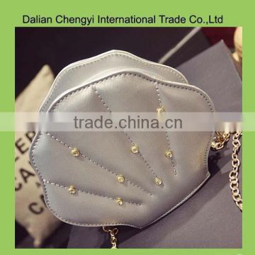 Wholesale stylish shell pattern ladiess pu chain bag with shining diamond