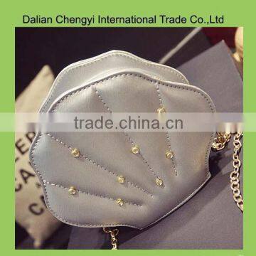 Newest fashion novelty shell shape ladies PU bags with metal chain