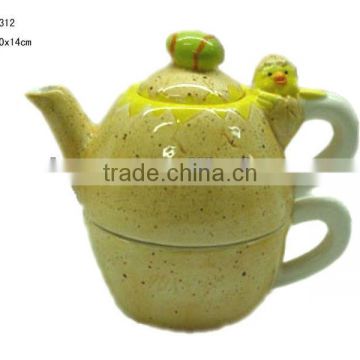 Ceramic tea pot with cup set