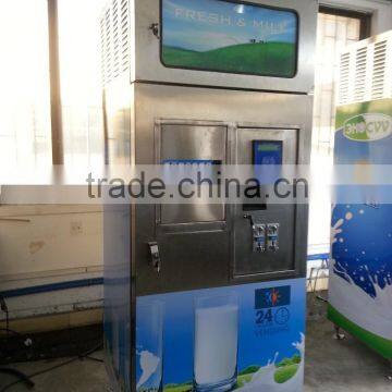Fresh milk dispenser for bottles with 24 hours self-service system