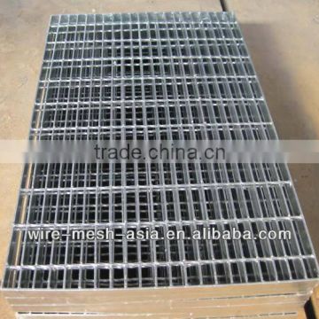 Hot sale metal hot dipped serrated galvanized grating/steel grid mesh