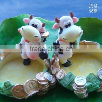 Polyresin cow w/ashtray