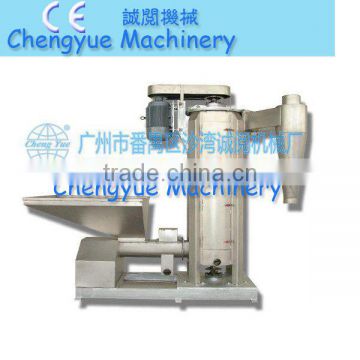 vertical plastic dewatering machine for dewatering the plastic sheet and saccharoid.