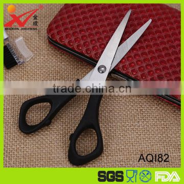 Popular style good quality barber scissors in beauty salon and barber shop