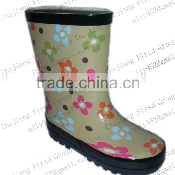 2013 kids' rubber boots with lovely flower pattern