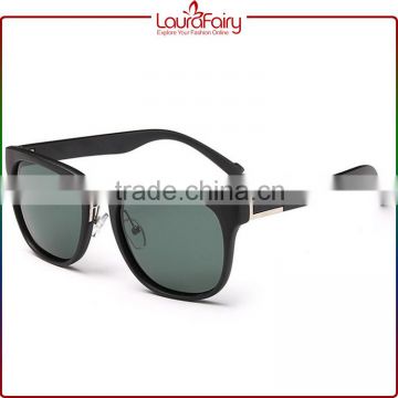 Laura Fairy Italy Modern Design OEM Men Women Black Frame Sunglasses With Nose Pad                        
                                                Quality Choice