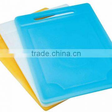 Plastic cutting board with weight