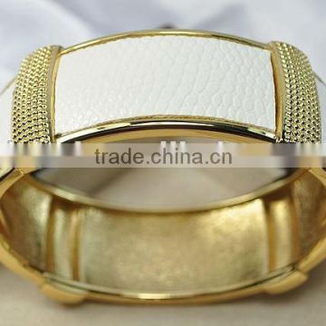 Bling Bling Wide Wristband Gold Metal Bracelet with Leather