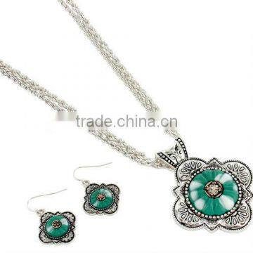 18" Textured Silvertone and Turquoise Marbled Medallion Necklace and Earring Set