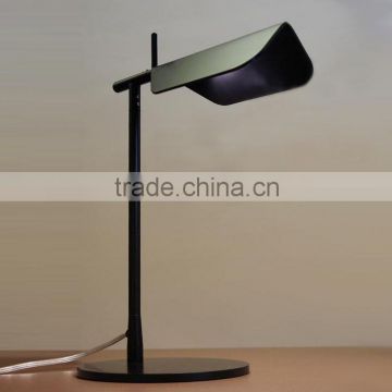Italian modern simple creative Tab T desk table lamp