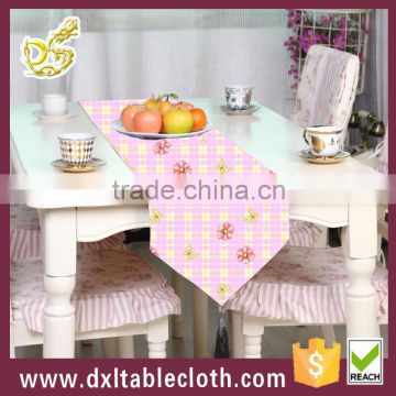 2015 high quality wholesale printed pink plastic table runner