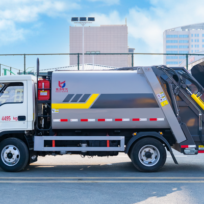 Rear Loader Garbage Compactor For Street Sweeping Versatile Compatibility