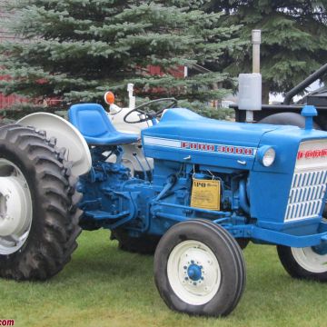 100hp 130hp 4 WD Tractor Farm Equipment WHEELED Strong Engine