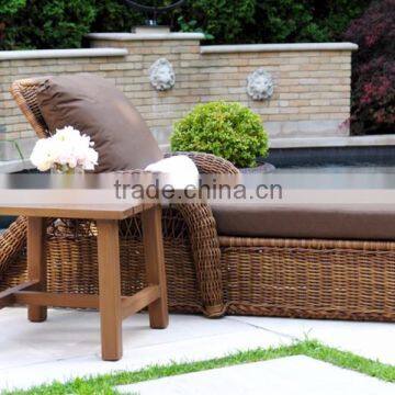 Wicker Sunbed with table