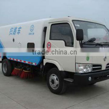 Dongfeng 4x2 vacuum sweeper truck