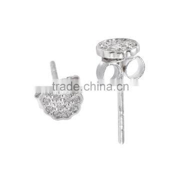 14K White stud gold earring with diamonds