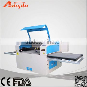 Cheapest High Accurate Auto Left/Right Moving Laser Cutting Machine For Fabric