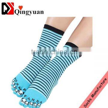 Low price funny cotton bamboo women five toe socks