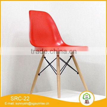 Colourful Plastic Dining Chair With Solid Wood Legs For Dining Room / Out Door Used