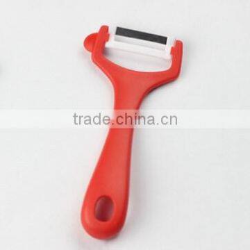 Pretty durable vegetable peeler with PP handle